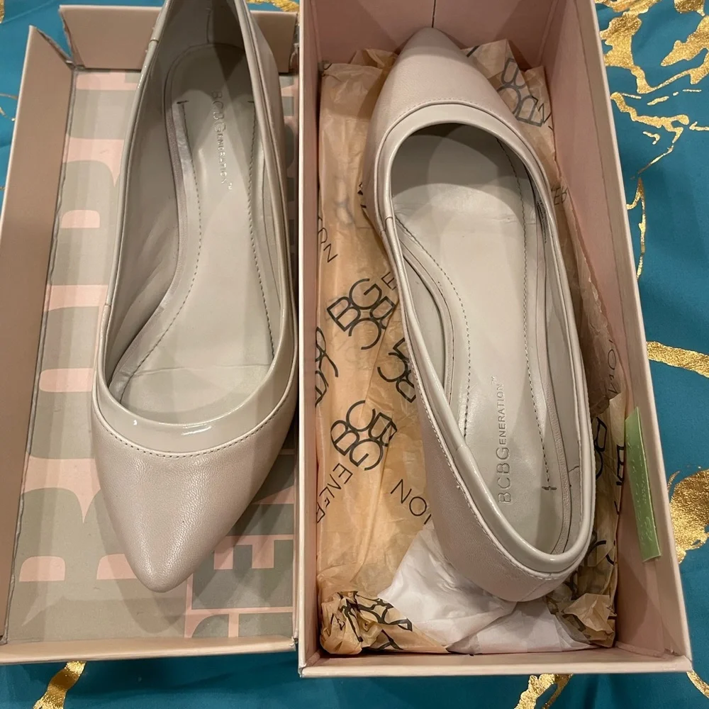 BCBGeneration LIKE NEW flats size 9 - Picture 5 of 14